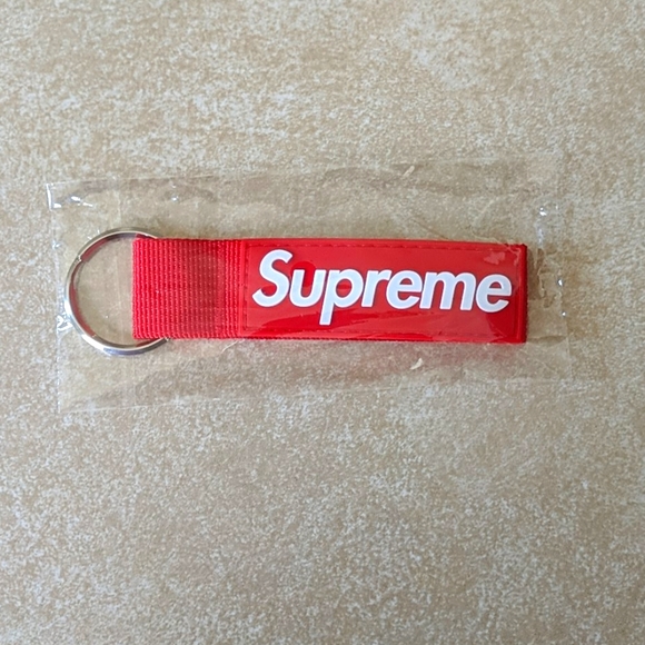 NWT Supreme Keychain - Picture 2 of 2